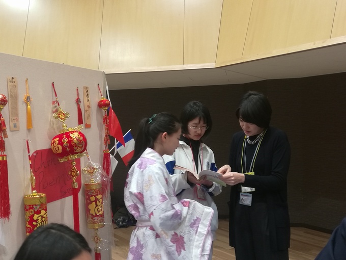 讲解中国诗词.jpg