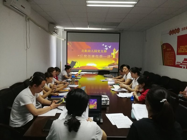 幼儿园第二季度活动.jpg