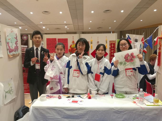 这位加拿大学生懂汉语.jpg